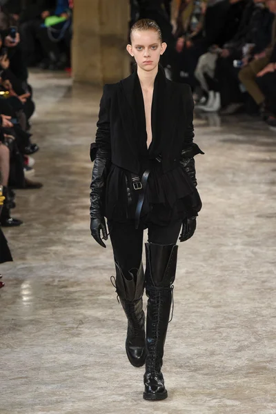 Look 7